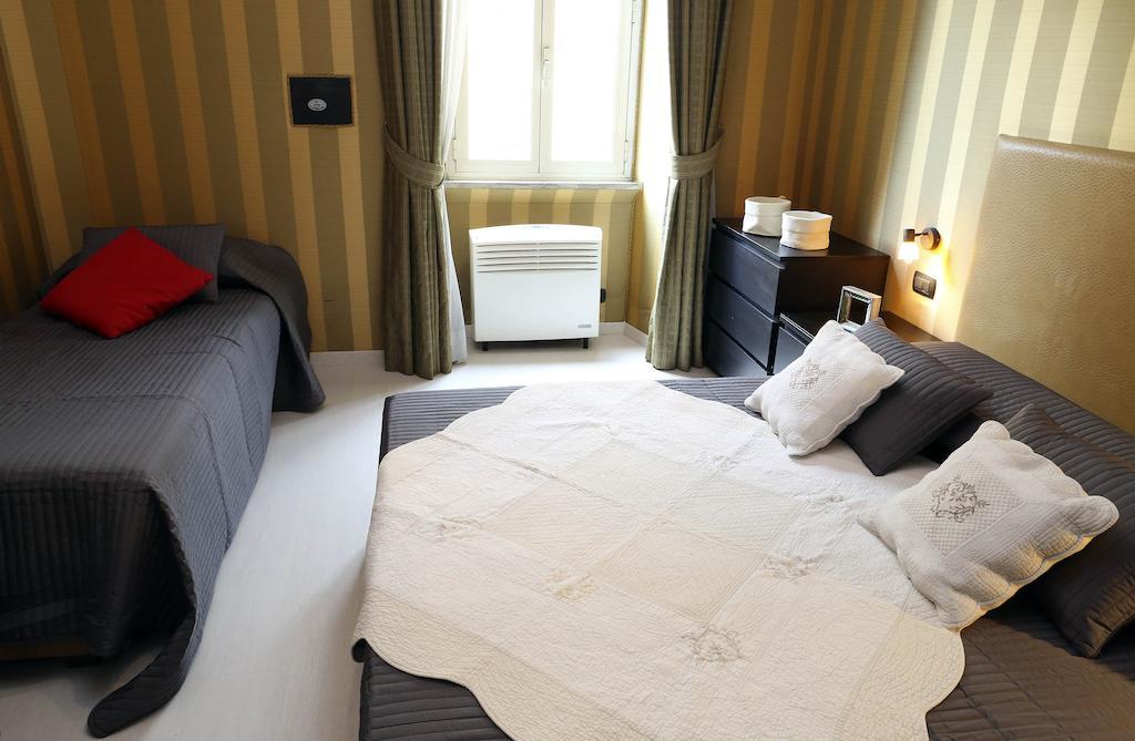 Caracciolo Guest House Рим Екстер'єр фото